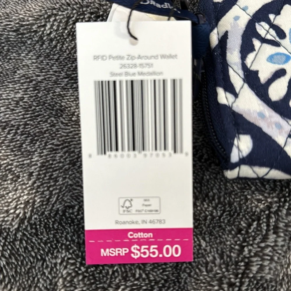 Vera Bradley RFID petite zip around wallet in steel blue medallion pattern NWT - Picture 4 of 4